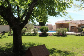 Mas La Gentille ,,, à la campagne , beautiful outdoor , swimming pool , pool house , Nice green Garden , BBQ ,,, only for you , pour passer un séjour inoubliable